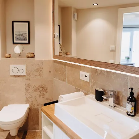 Poseidon Apartment *